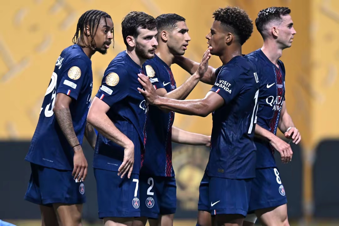 英雄联盟-包含欧冠倒计时；巴黎圣日耳曼清晨门线救险；细节引发关注；媒体盛赞；轮换策略成焦点的词条